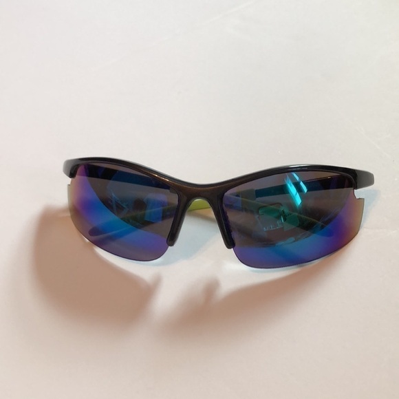 🏵2/$35🏵 Fashion Sunglasses - Picture 5 of 11